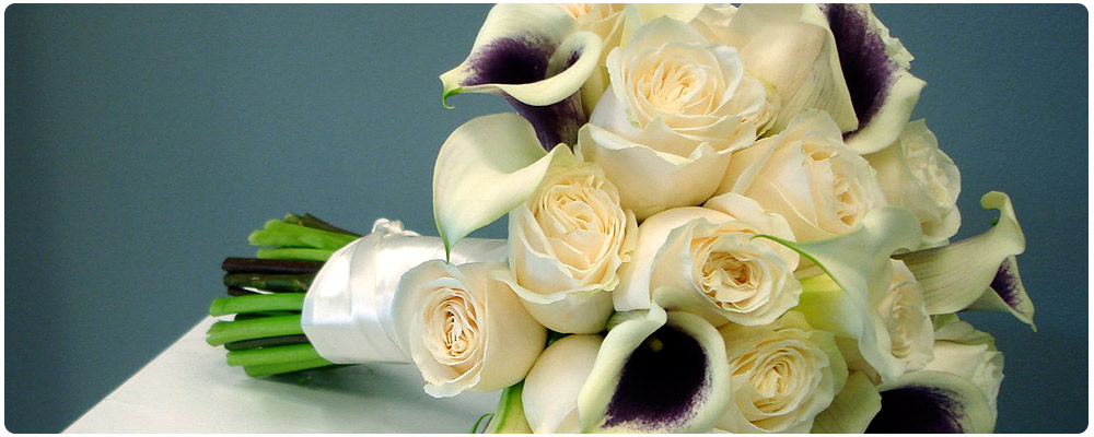 Bunch of Calla Lilies and Rose in Bouquet